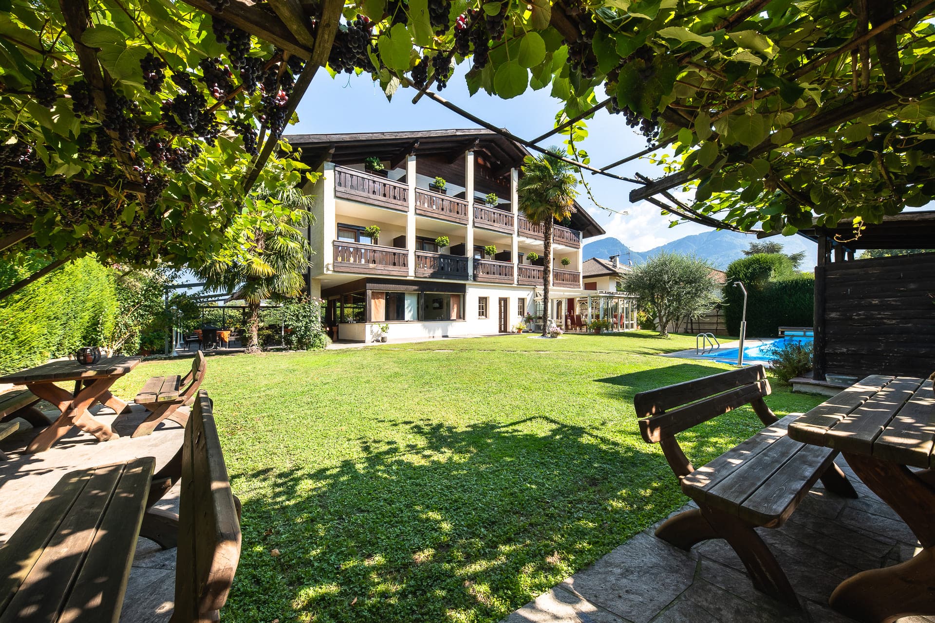 Außenansicht der Pension Weingarten in Lana bei Meran, Südtirol